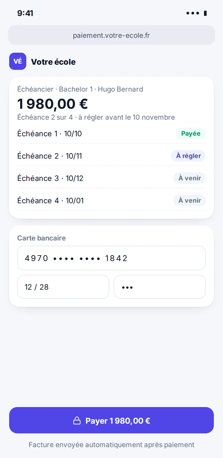 Elle paie en ligne, vu par famille
